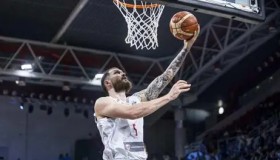 湖人队加盟三位球星，NBA超级交易风暴重塑联盟格局